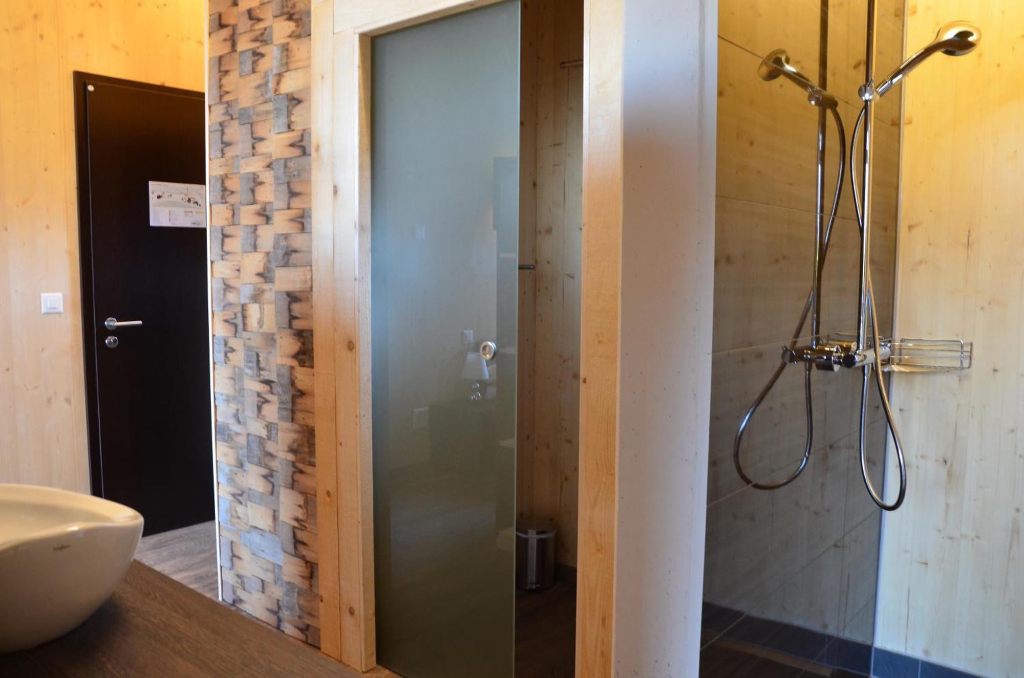 Huettenhotel Husky Lodge Muotathal Rom bilde