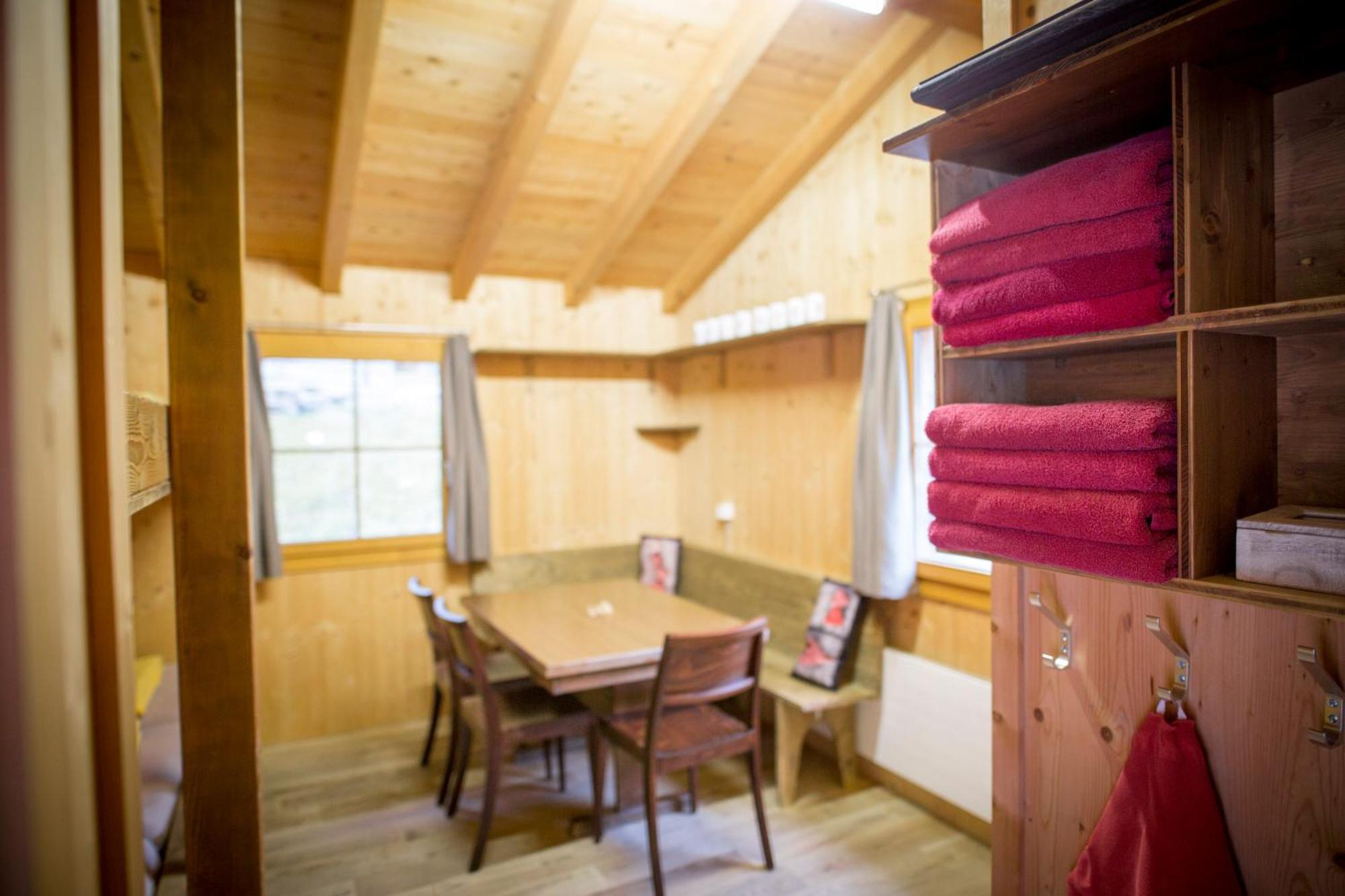 Huettenhotel Husky Lodge Muotathal Eksteriør bilde