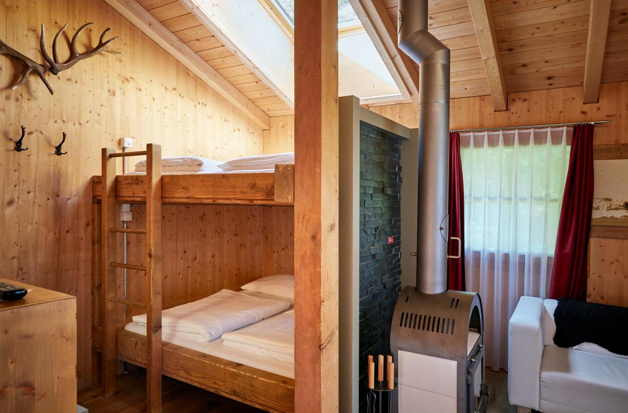 Huettenhotel Husky Lodge Muotathal Eksteriør bilde