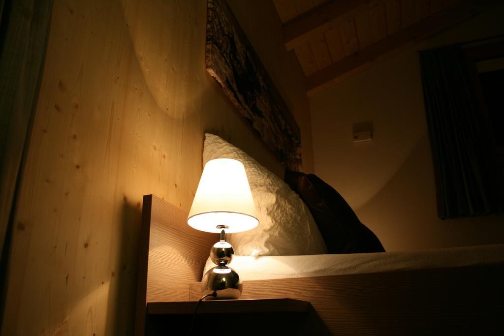 Huettenhotel Husky Lodge Muotathal Rom bilde
