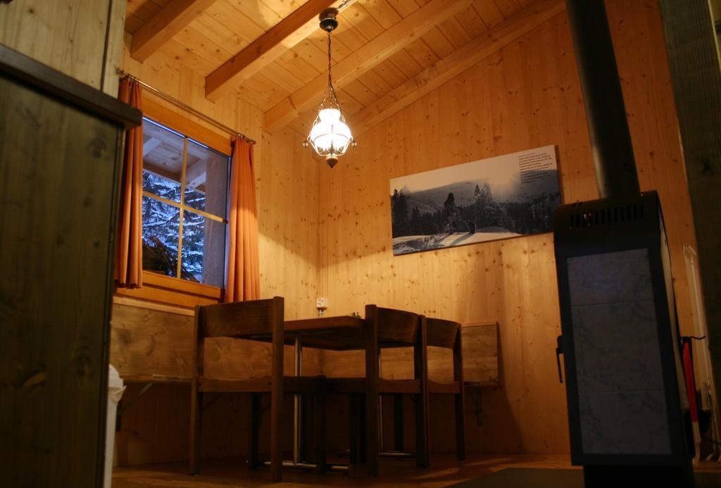 Huettenhotel Husky Lodge Muotathal Rom bilde