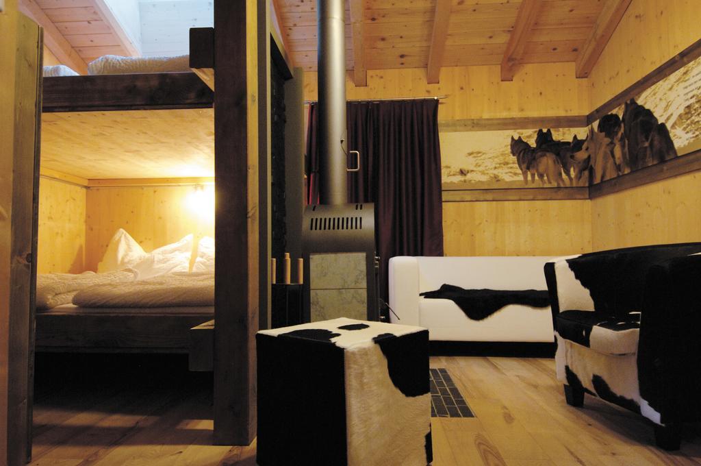 Huettenhotel Husky Lodge Muotathal Rom bilde