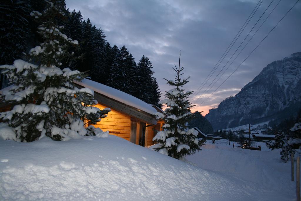 Huettenhotel Husky Lodge Muotathal Rom bilde